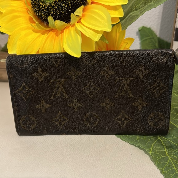 LV Wallet - Picture 2 of 5